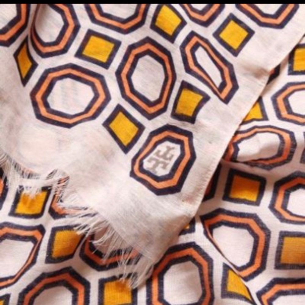 Brand NEW Tory burch octagon linen oblong scarf spacial edition new with tag